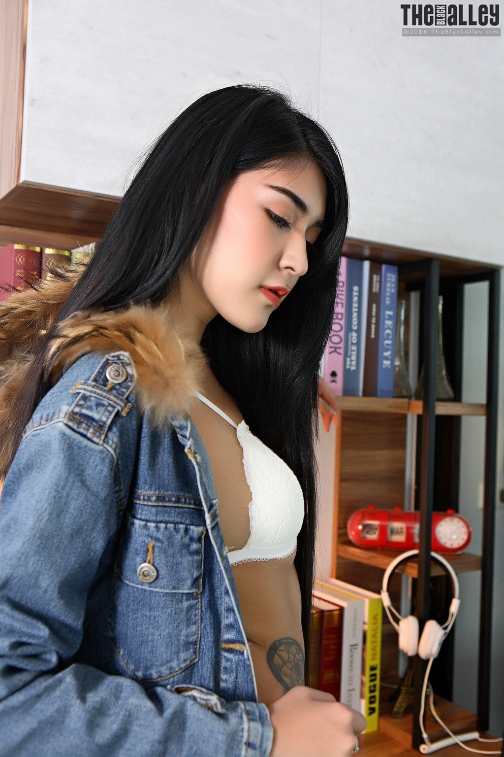 Asian Beauty In Lingerie 01