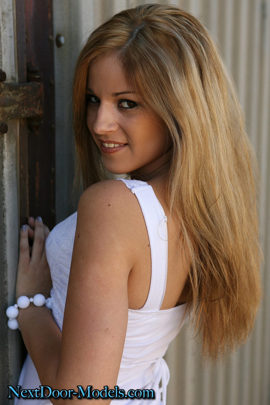 She wants to pose in her white bra and panties 01