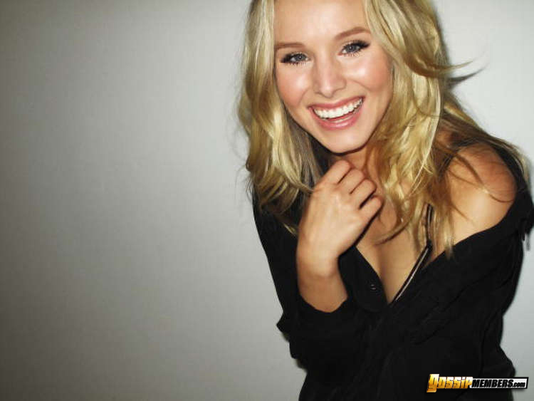 Freida Pinto & Lindsay Lohan 01