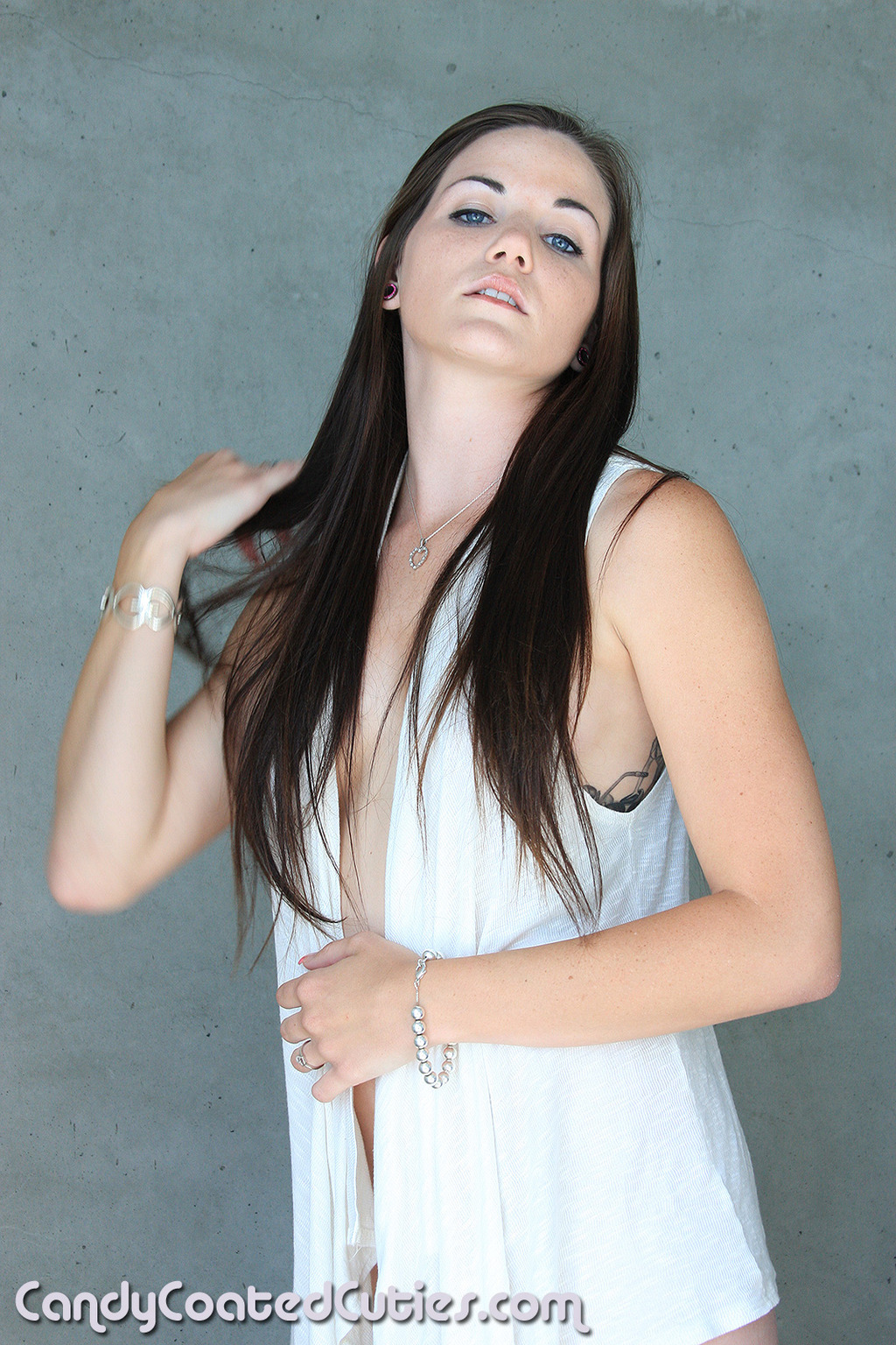Bree looking sexy in all white 04
