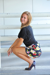 Hot teen upskirt