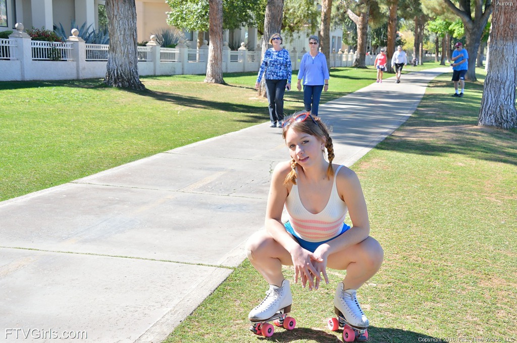 Aurora Flashing In Public 03