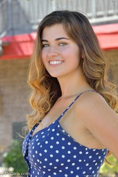 Pretty Dog Walker Gianna
