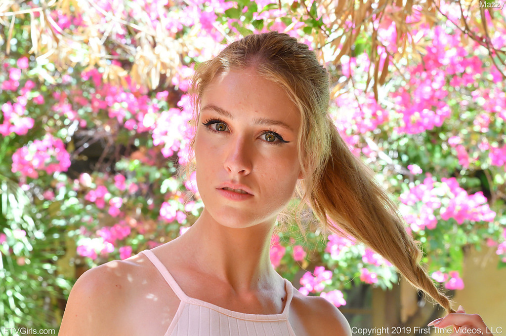 Mazzy In Pretty In Pink 03