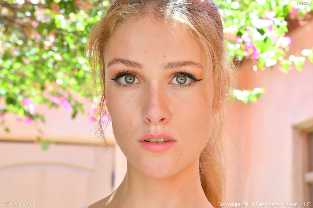 Mazzy In Pretty In Pink 05