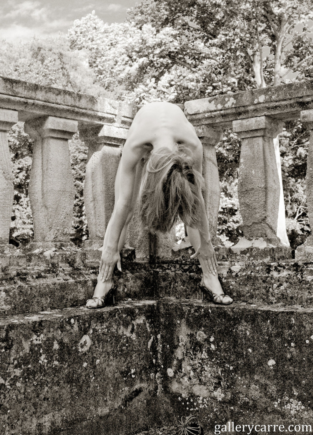Mia In The Castle 00