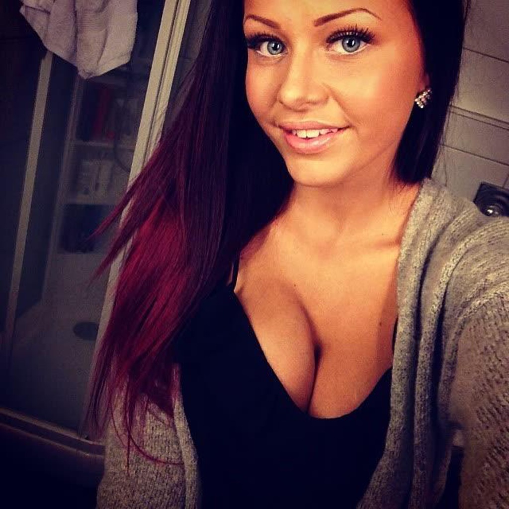 Busty Tattooed Gf 09