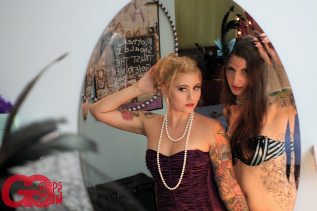Hot Tattooed Lesbians 01