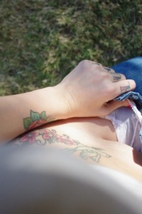 Tattooed busty Ivy Snow