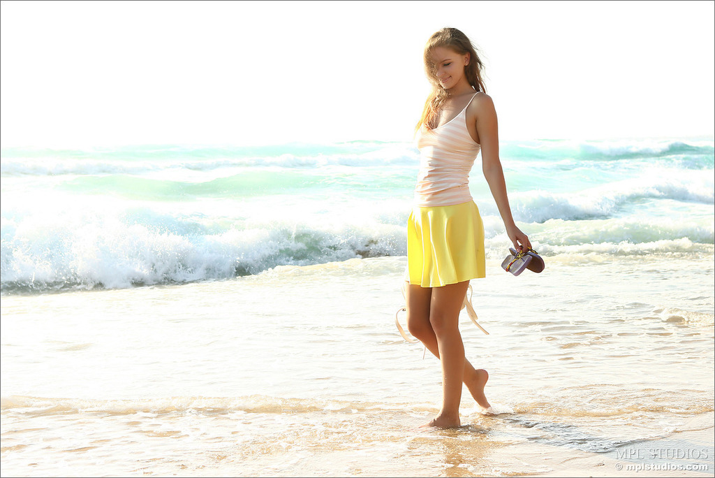 Cecelia In Beach Walk 01