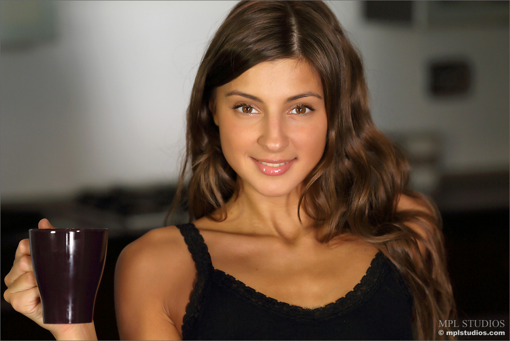 Flawless Brunette Tara 00