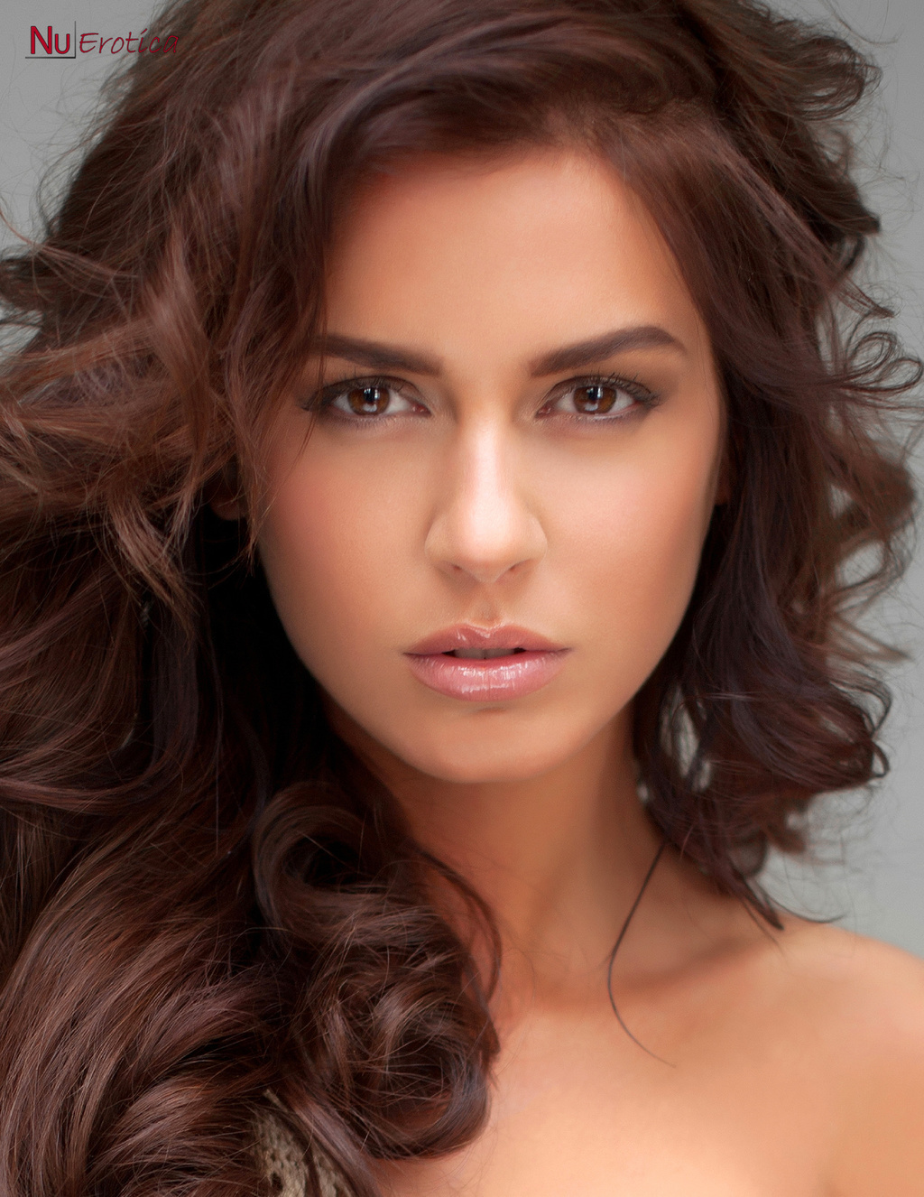 Alluring Brunette Babe Alexa Varga 03
