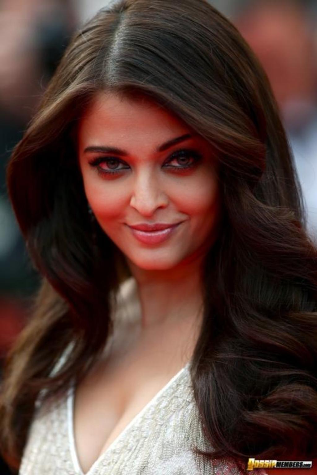 Elegant Babe Aishwarya Rai  05