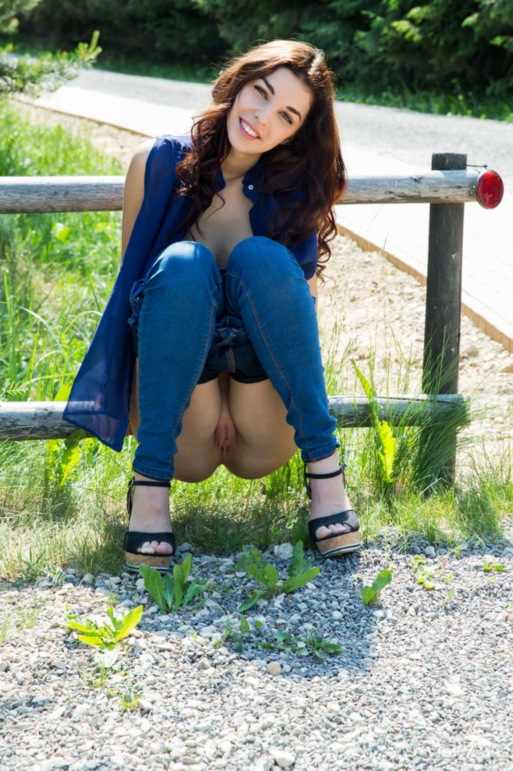 Evita Lima In Tight Blue Jeans 13