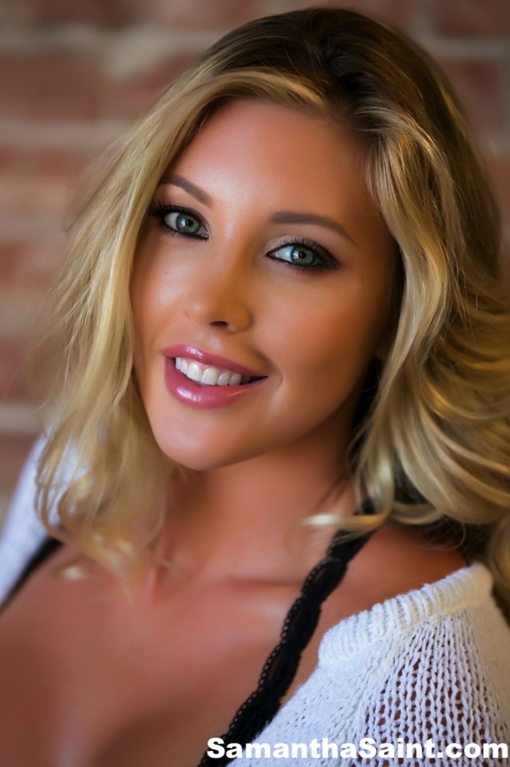 Alluring Blonde Samantha Saint 07