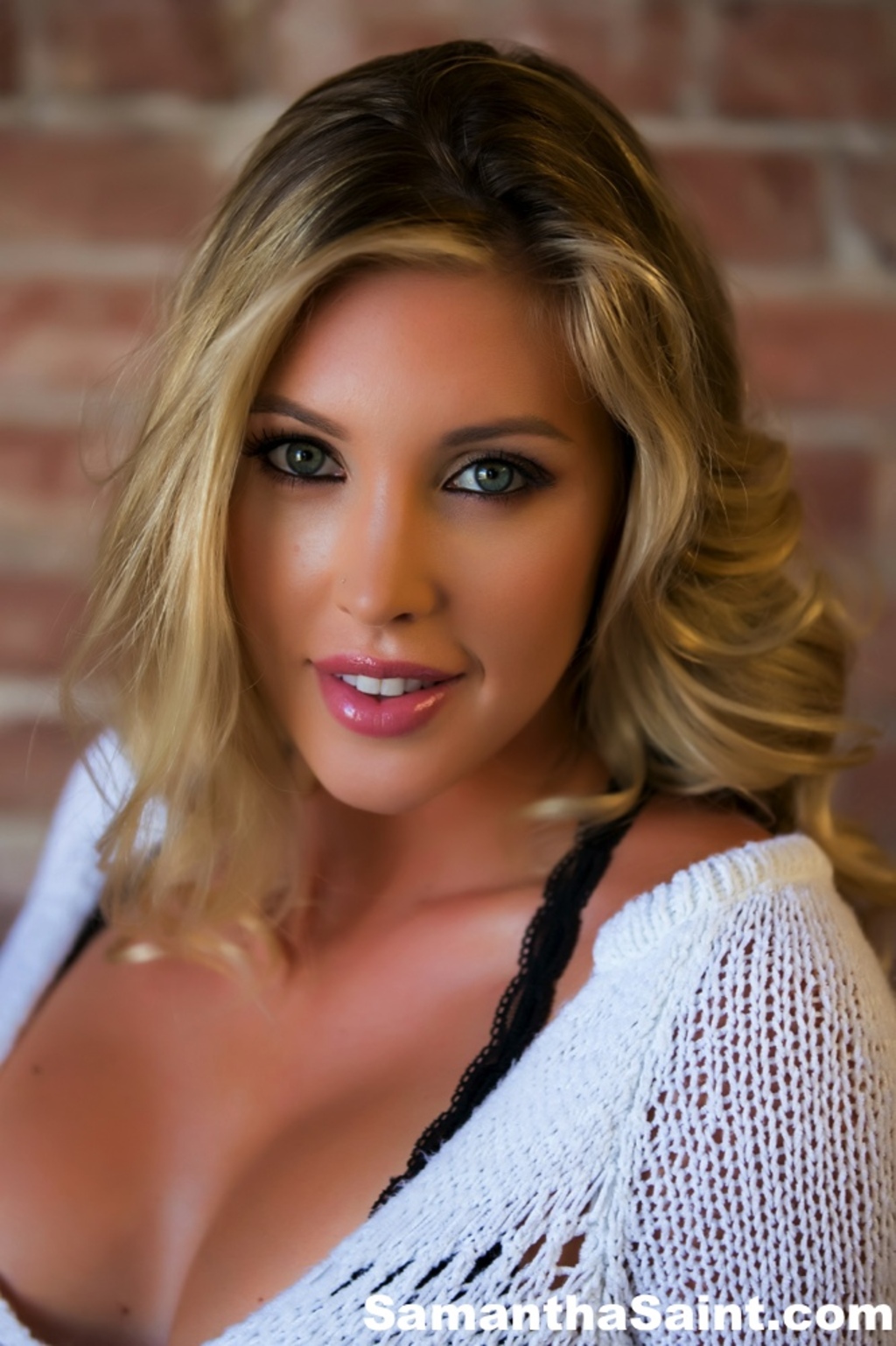 Alluring Blonde Samantha Saint 08