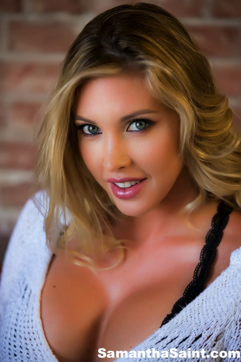 Alluring Blonde Samantha Saint 09