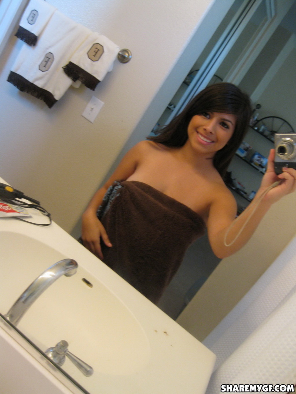 Teen Taking Selfies 00