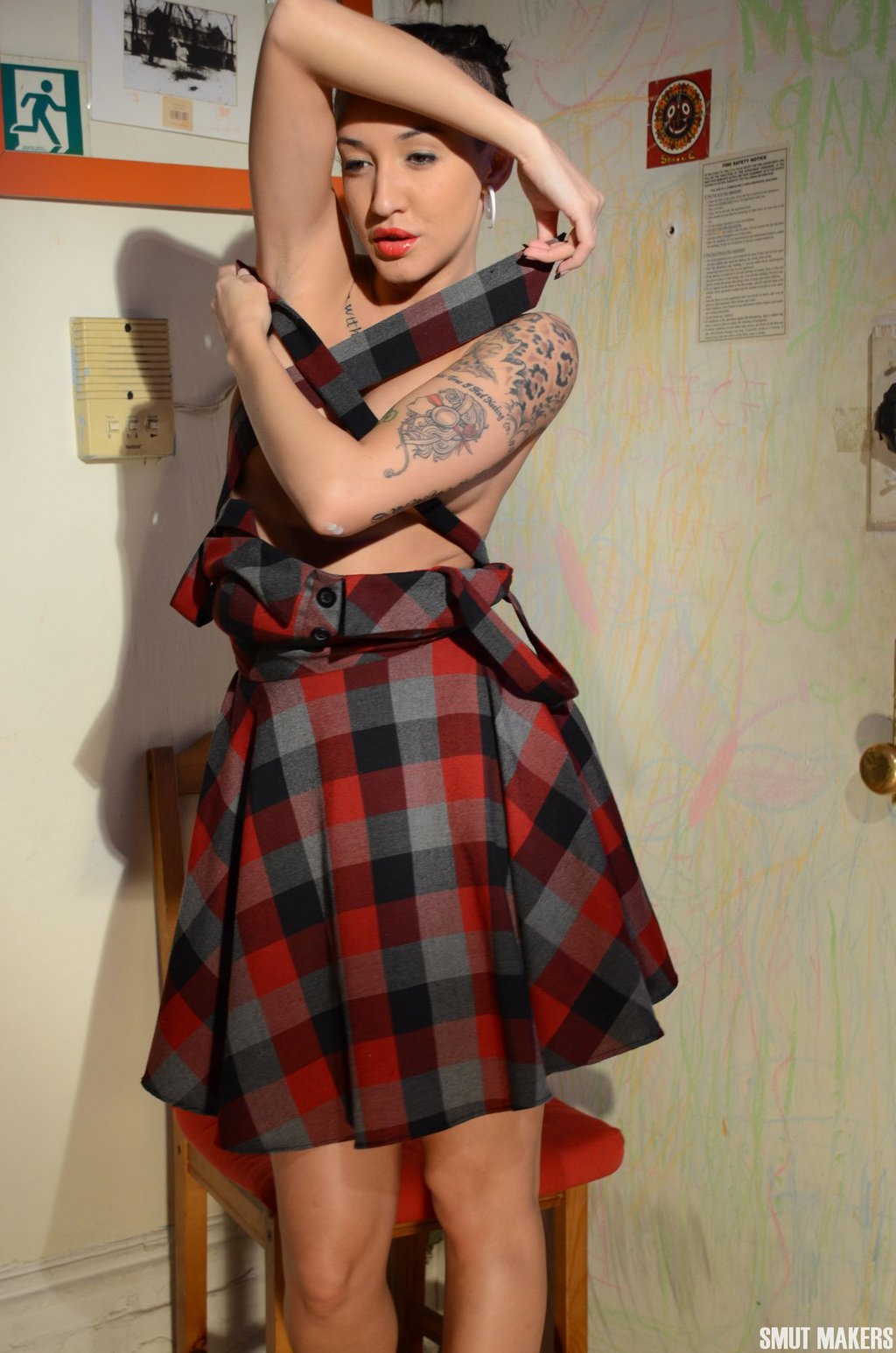 Tattooed Lee Von Lux Stripping 04