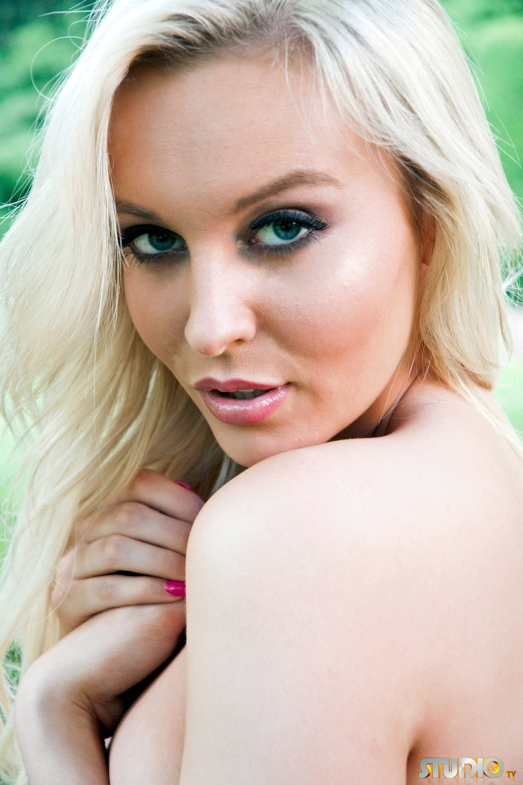 Tiffany Rose 06