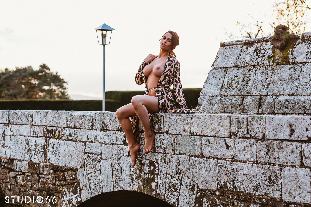 Lara Rose 01