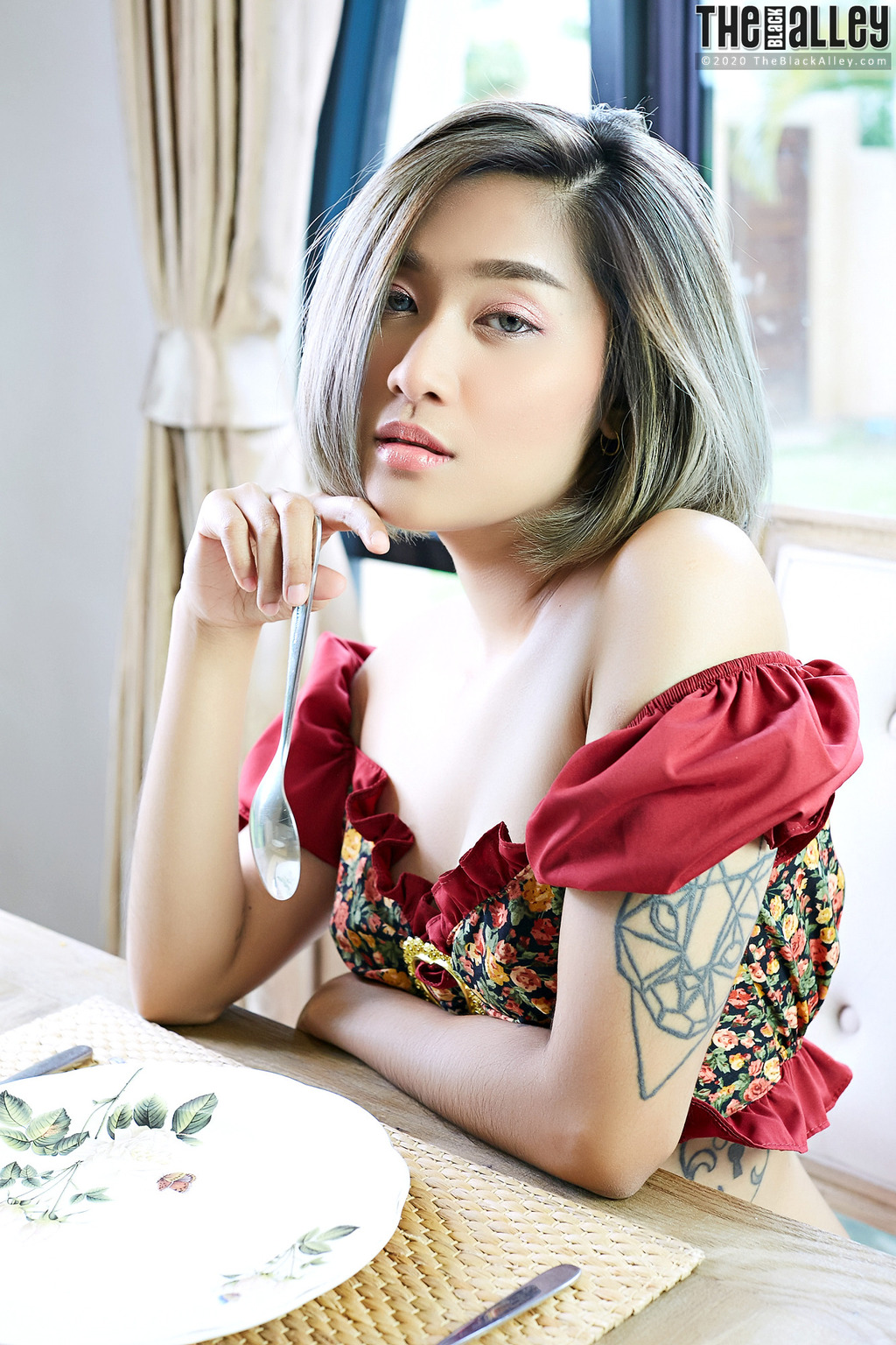 Sweet Asian Girl Apple 00