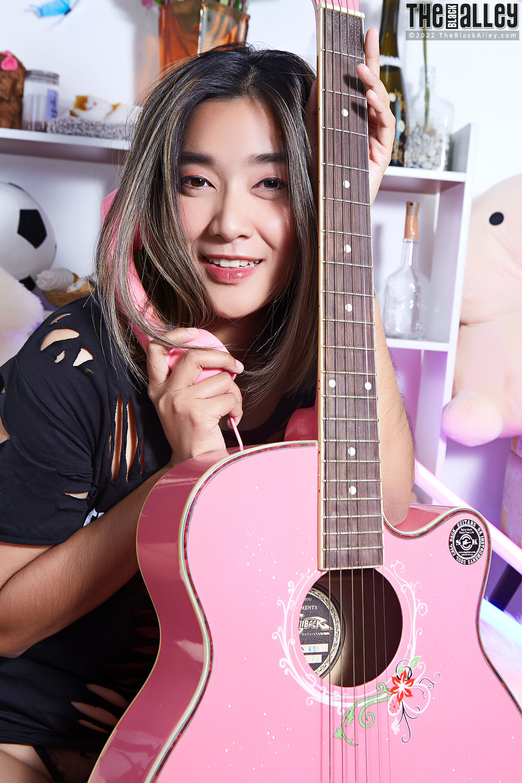 Apple In Pink Guitar 02