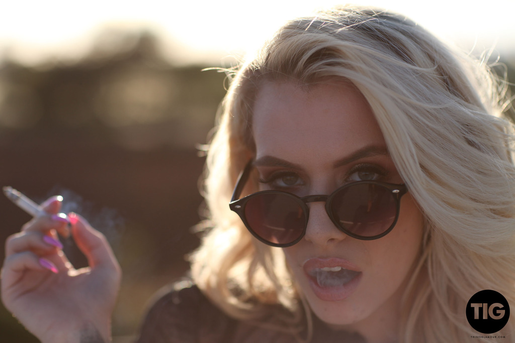 Saskia Valentine In Drops Low 02