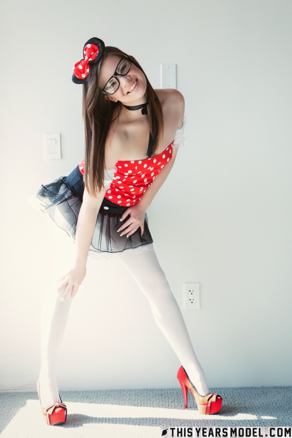 Alison Rey 00