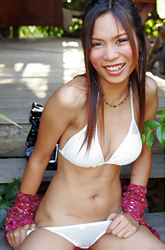 Balloon Barichat Gets Naked