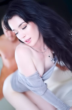 Stunning Beauty Evelyn