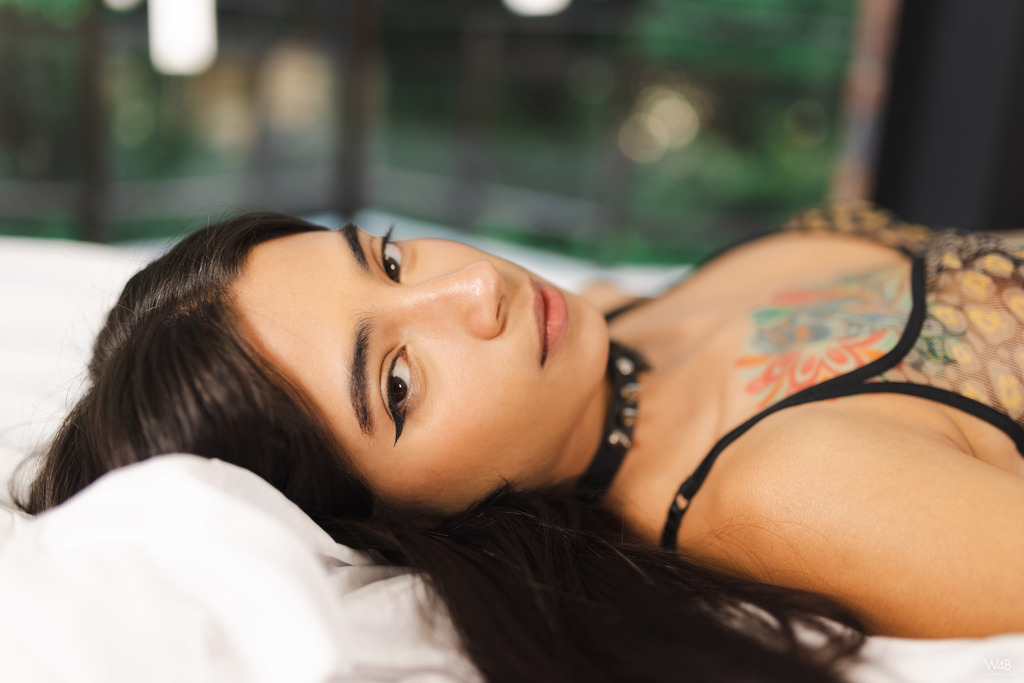 Tattooed Girl Tormenta 03