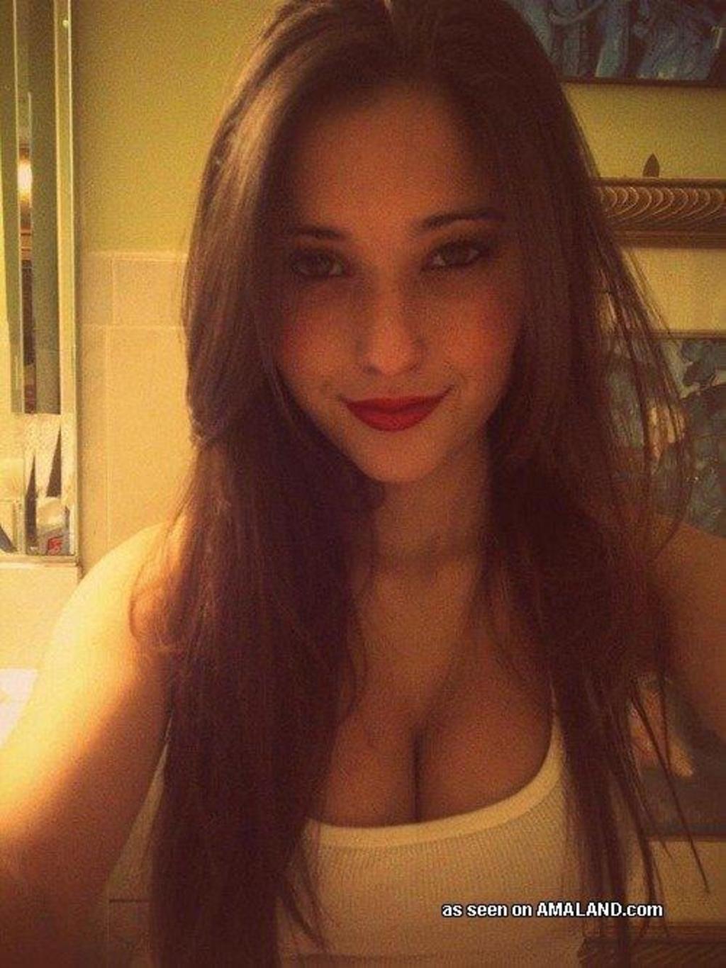 Hot Amateur Teen Girls pic