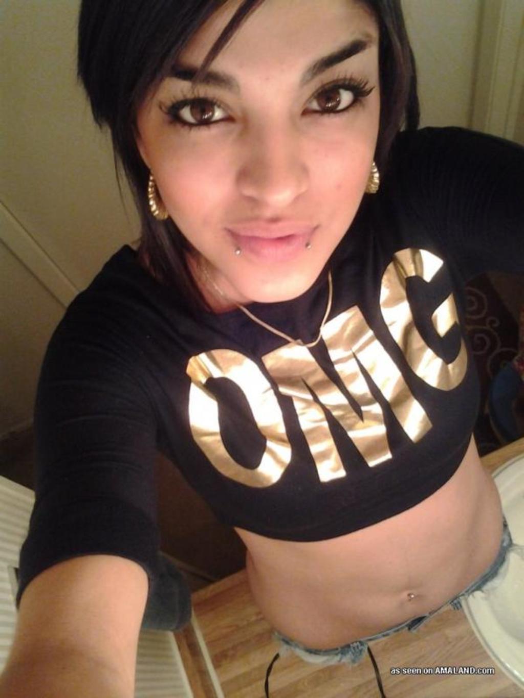 Sexy Amateur Teen Girl Taking Selfshots 02