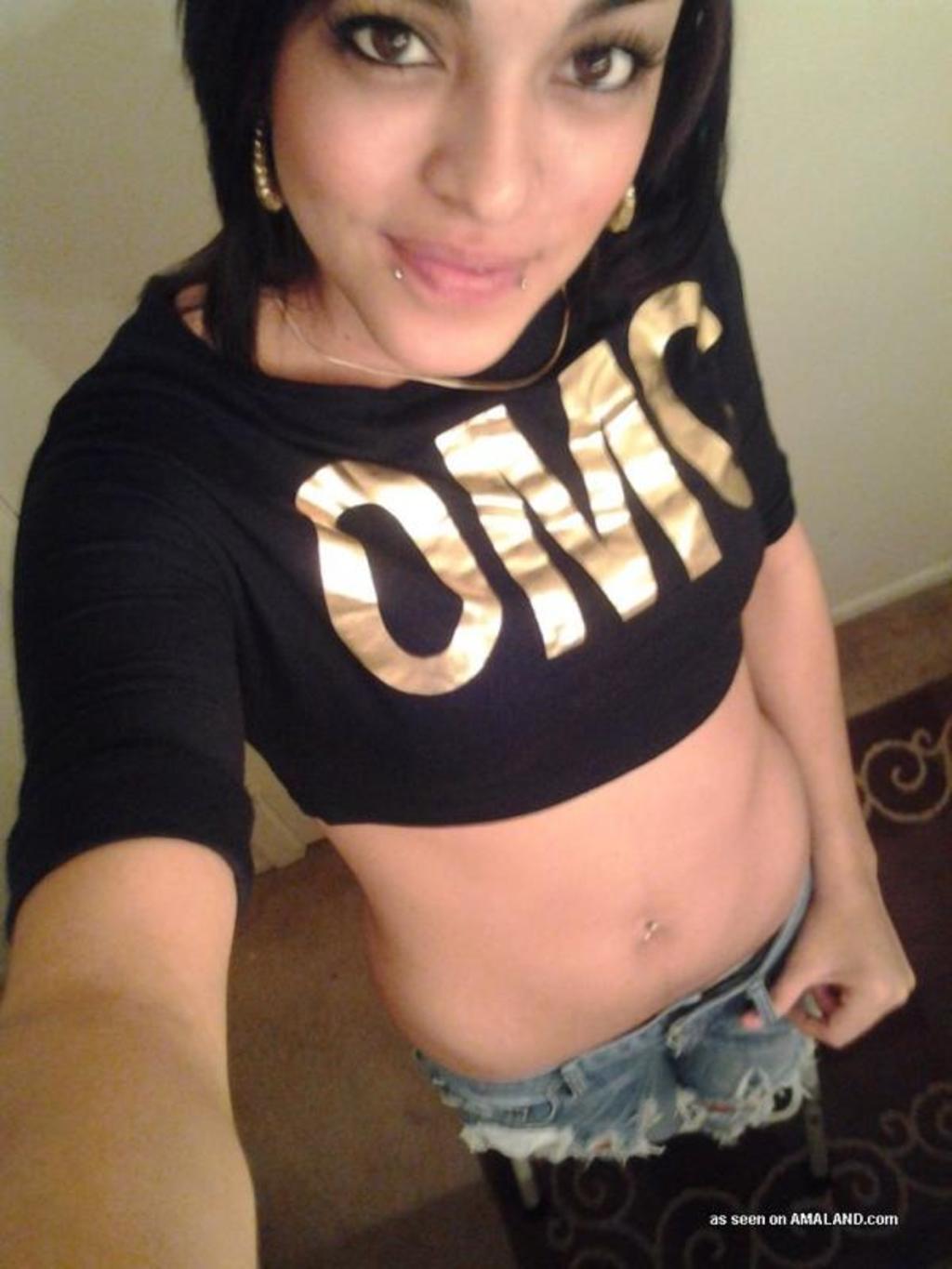 Sexy Amateur Teen Girl Taking Selfshots 05
