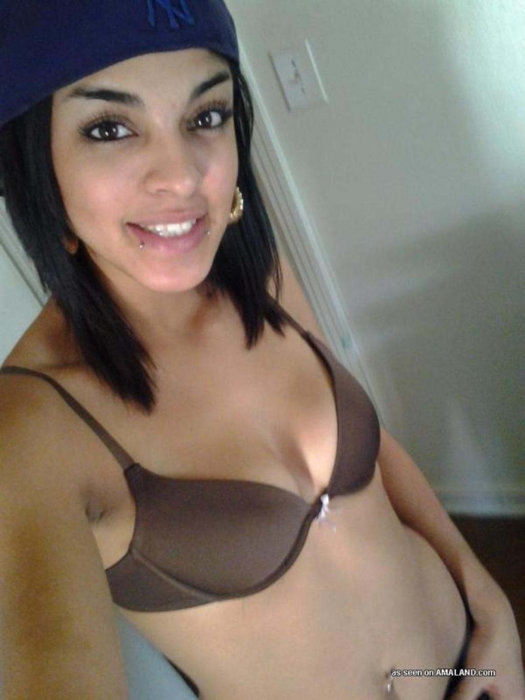 Sexy Amateur Teen Girl Taking Selfshots 09
