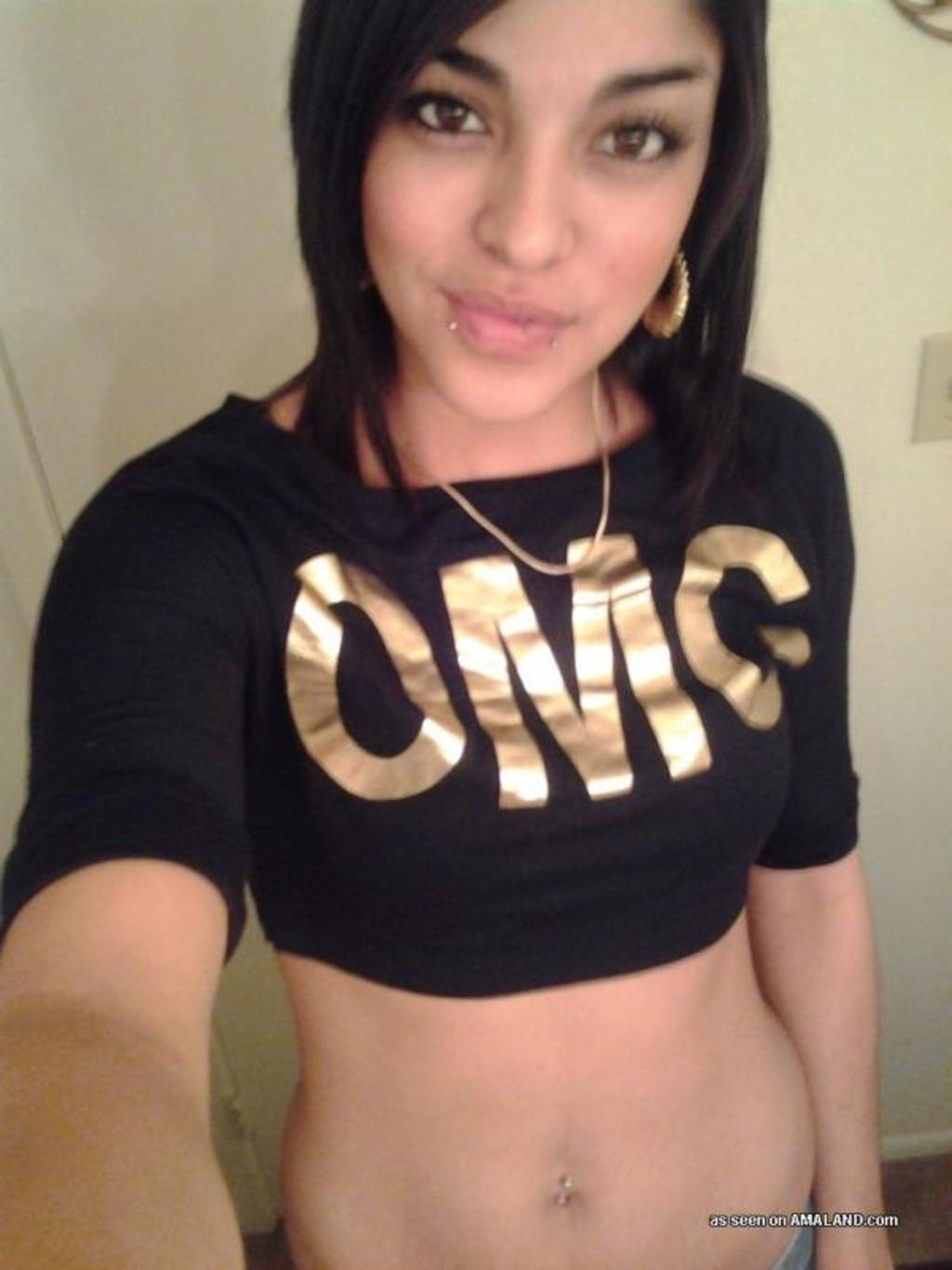 Sexy Amateur Teen Girl Taking Selfshots 13