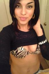 Sexy Amateur Teen Girl Taking Selfshots