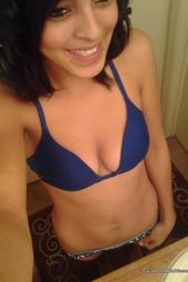 Sexy Amateur Teen Girl Taking Selfshots