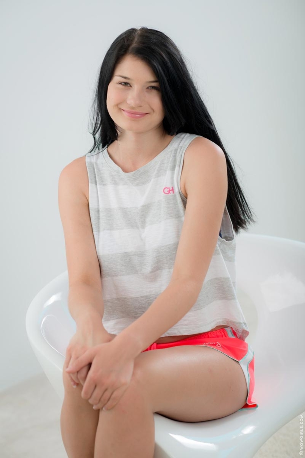 Busty Cheerful Beauty Lucy Li 00
