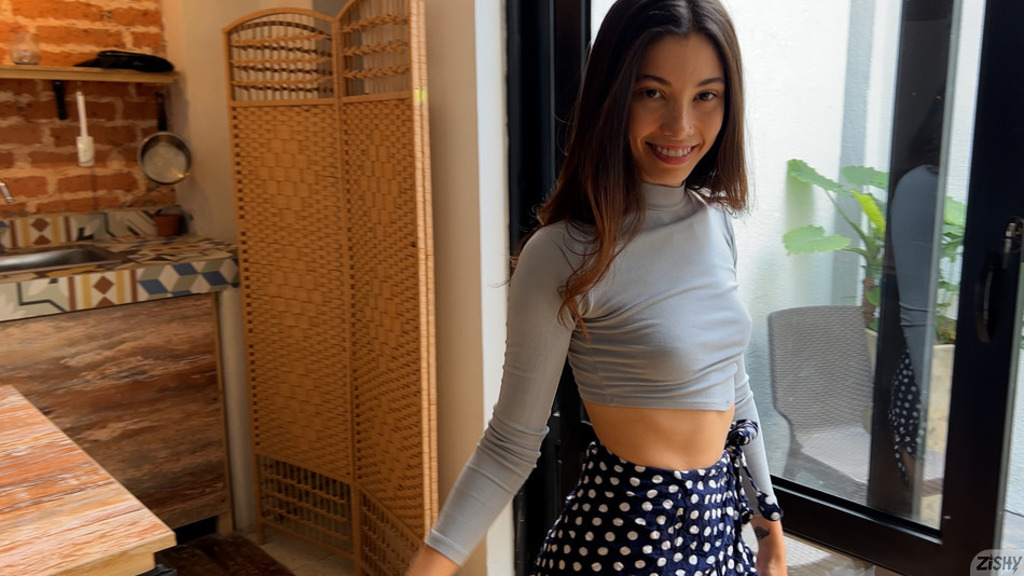 Julia Campos In Milkshake 00