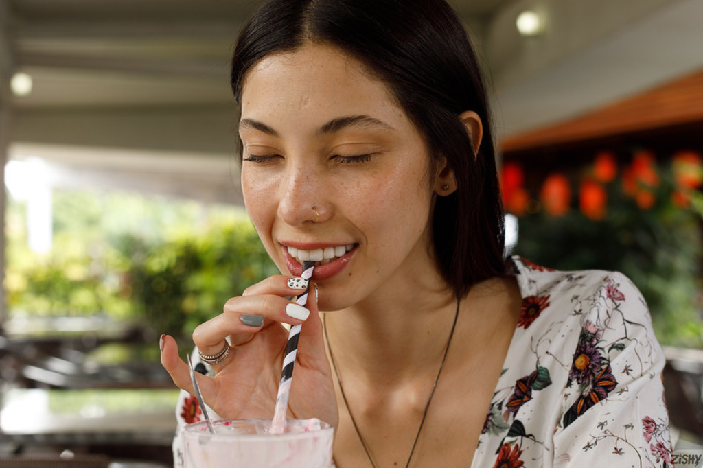 Julia Campos In Milkshake 05